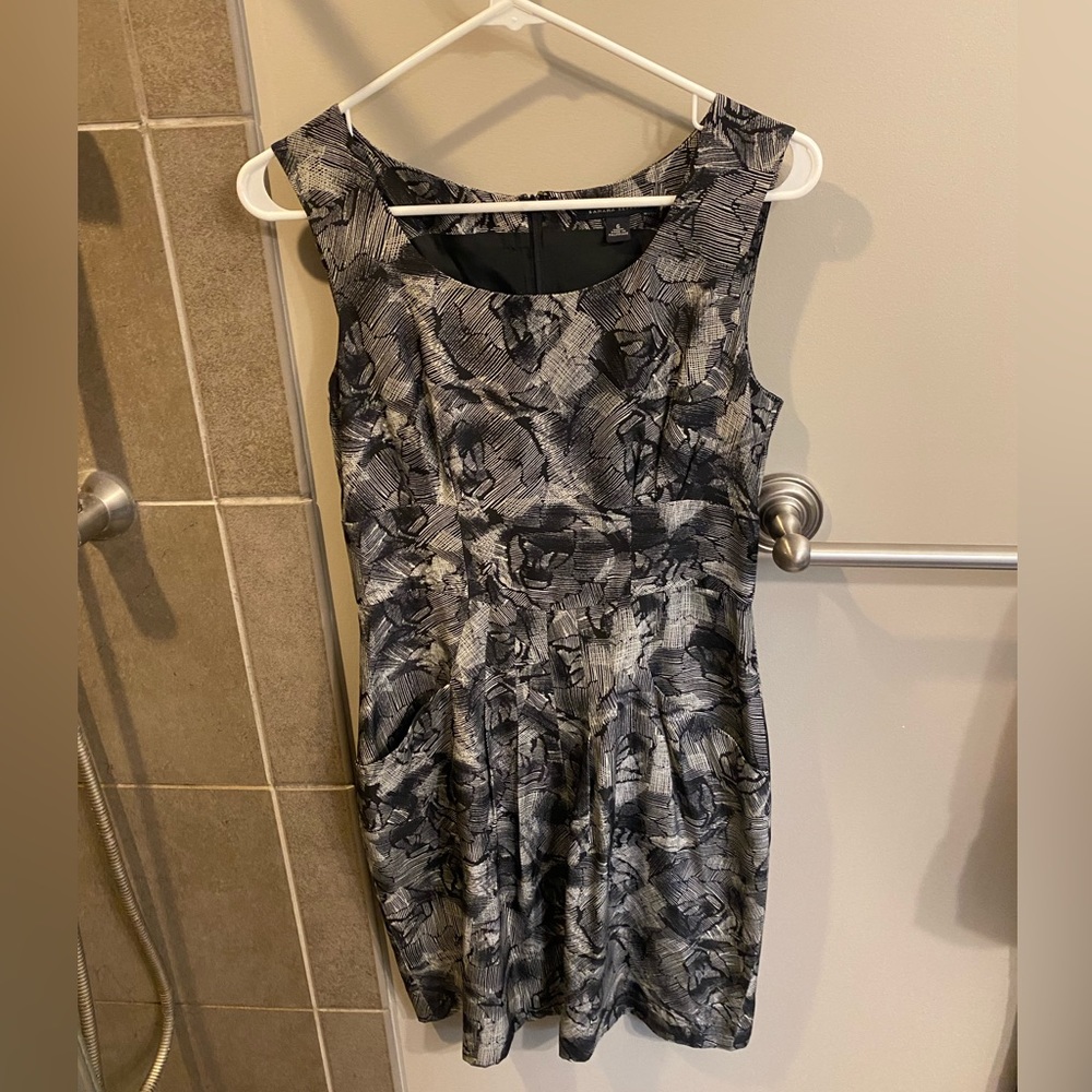 Banana republic dress with pockets. Hits just above the knee.
